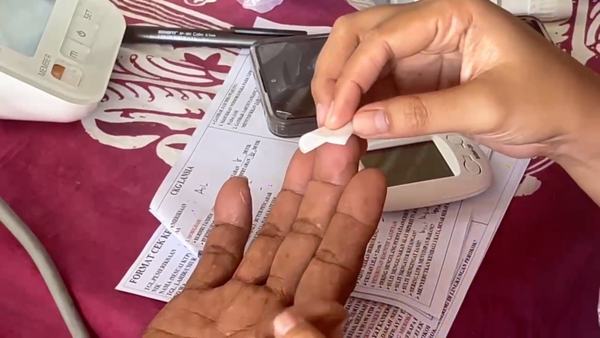 UWN Palu Gelar Penyuluhan Perawatan dan Pencegahan Komplikasi Diabetes