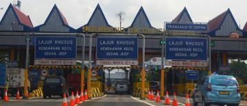 viral-mobil-lawan-arah-di-tol-bandara-soetta-pelaku-masih-diburu-1767645415.jpg