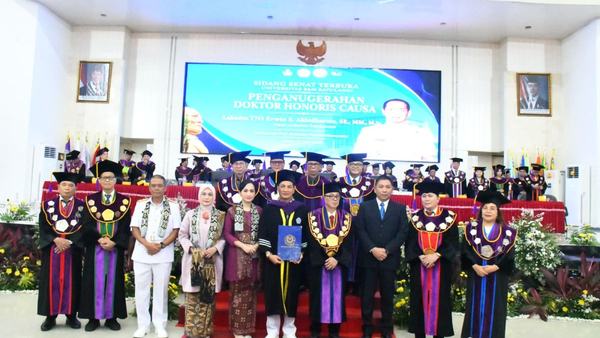Wagub Lemhannas Terima Gelar Doktor Honoris Causa Kemaritiman Unsrat