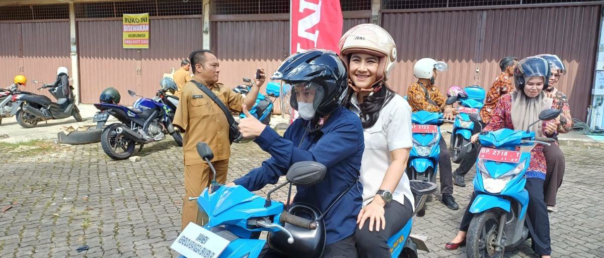 Wamendukbangga Distribusikan Makanan Bergizi Pakai Motor di Tanjungpinang
