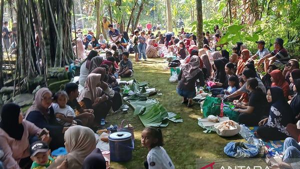 Warga Ngabean Temanggung Gelar Tradisi Bersih Punden Sumur Blandung