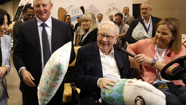 warren-buffett-was-still-searching-for-that-elephant-to-buy-in-his-final-months-as-berkshire-ceo-1768345212.jpg